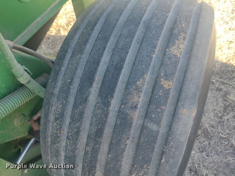 image for item LG9600 John Deere 435  round baler