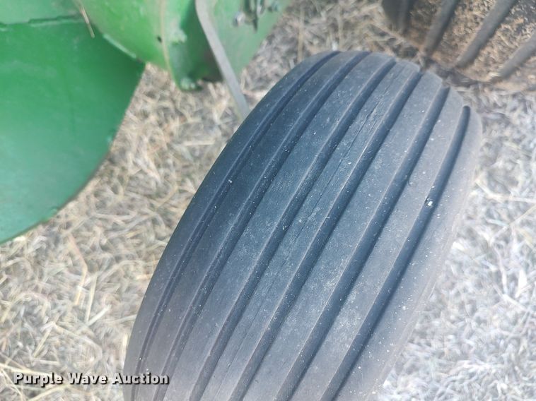 image for item LG9600 John Deere 435  round baler