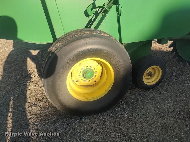image for item LG9600 John Deere 435  round baler