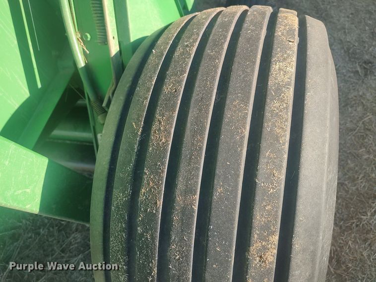 image for item LG9600 John Deere 435  round baler