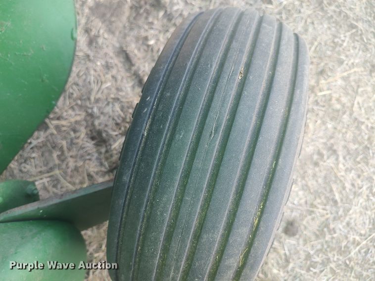 image for item LG9600 John Deere 435  round baler