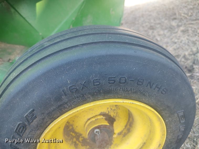 image for item LG9600 John Deere 435  round baler