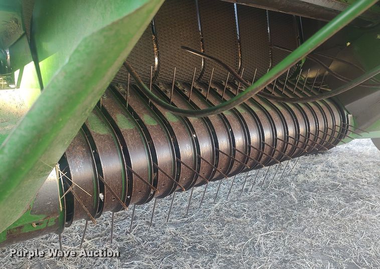 image for item LG9600 John Deere 435  round baler