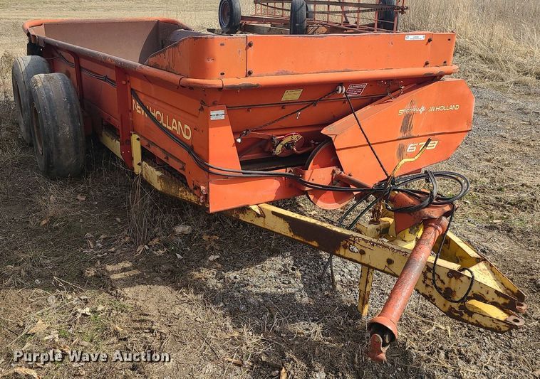 image for item LH9828 New Holland 679  manure spreader