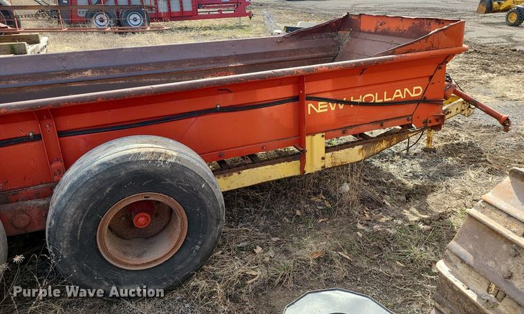 image for item LH9828 New Holland 679  manure spreader