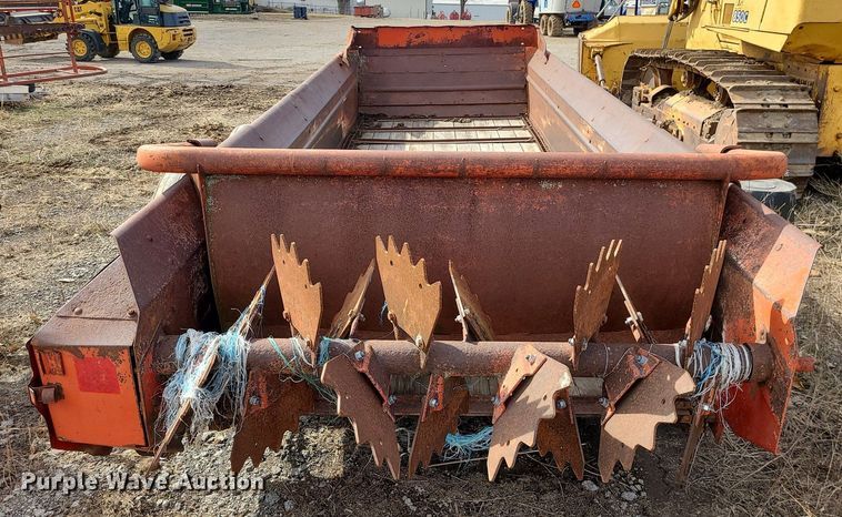 image for item LH9828 New Holland 679  manure spreader