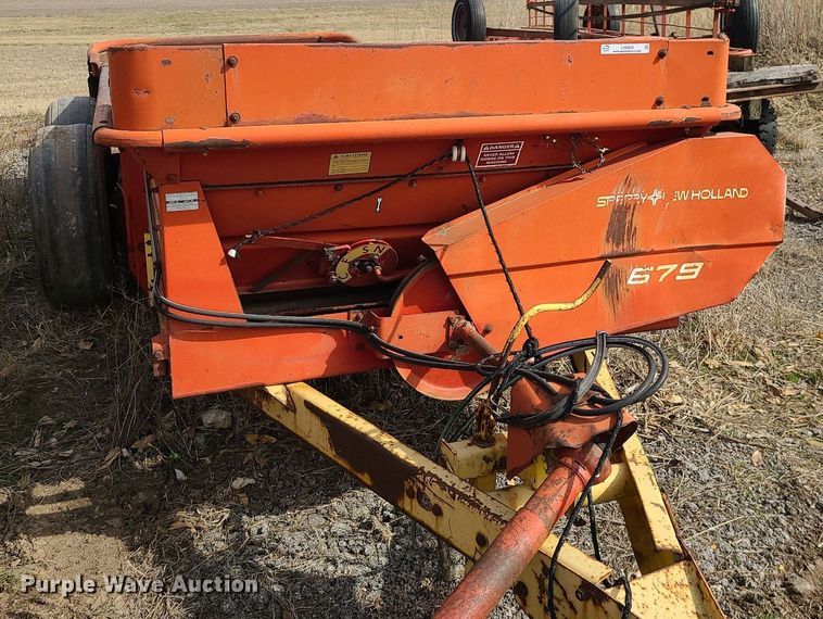 image for item LH9828 New Holland 679  manure spreader