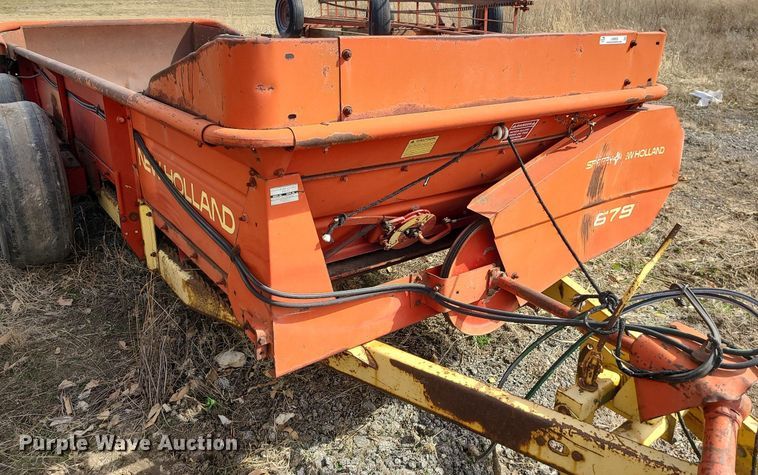 image for item LH9828 New Holland 679  manure spreader