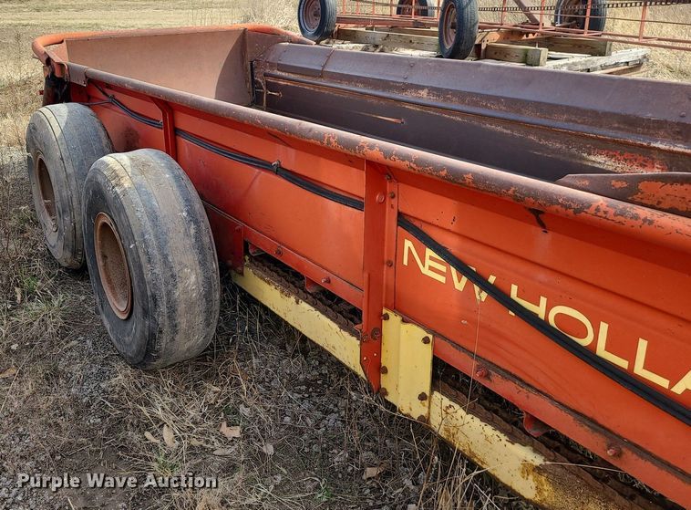 image for item LH9828 New Holland 679  manure spreader