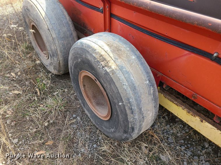 image for item LH9828 New Holland 679  manure spreader