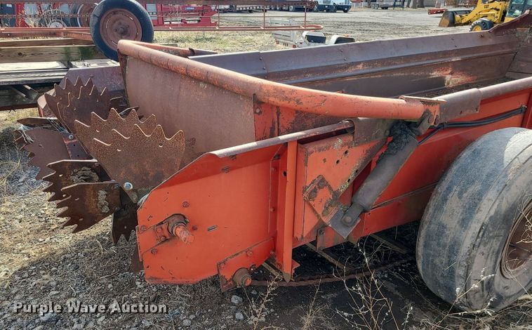 image for item LH9828 New Holland 679  manure spreader