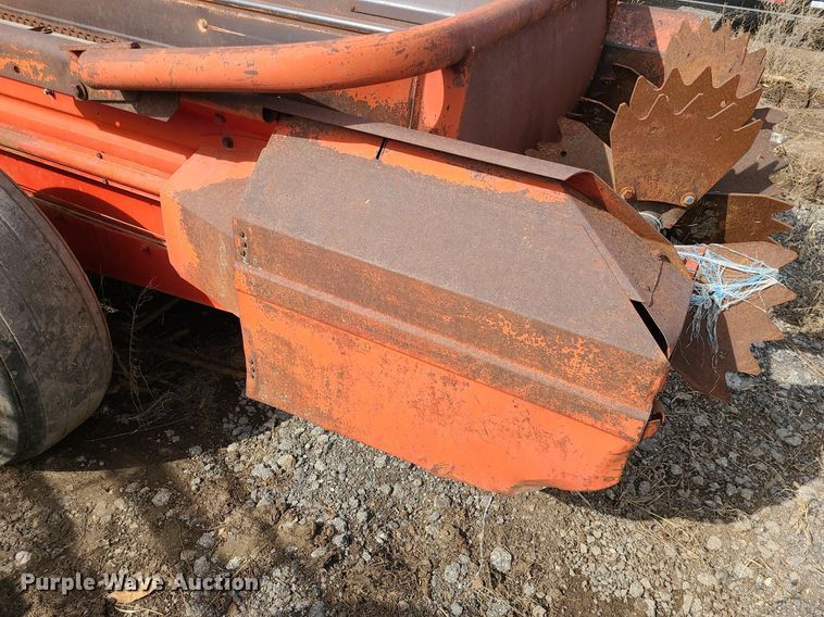 image for item LH9828 New Holland 679  manure spreader