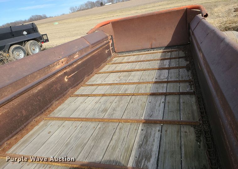 image for item LH9828 New Holland 679  manure spreader