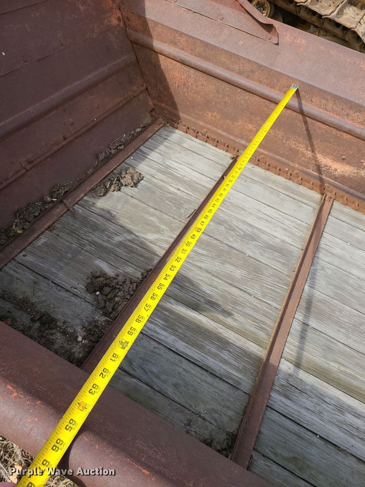 image for item LH9828 New Holland 679  manure spreader