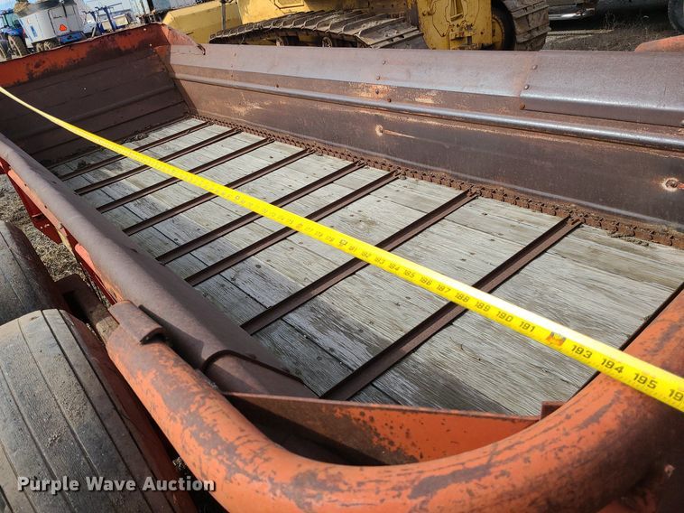 image for item LH9828 New Holland 679  manure spreader