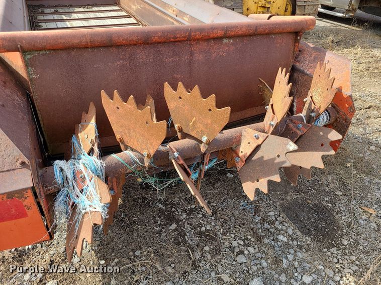 image for item LH9828 New Holland 679  manure spreader