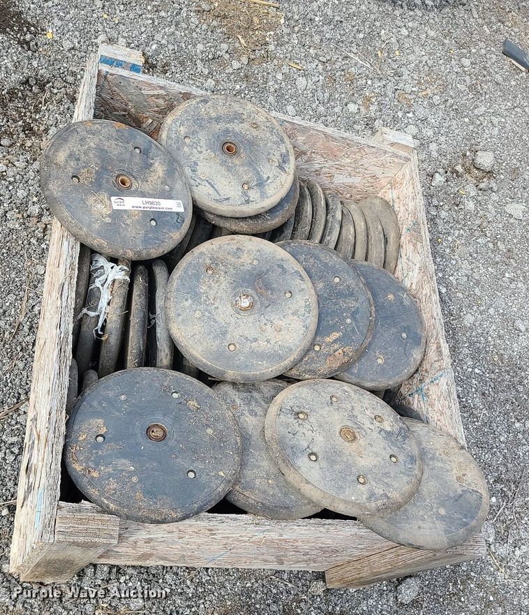 image for item LH9830 (60) Kinze closing wheels