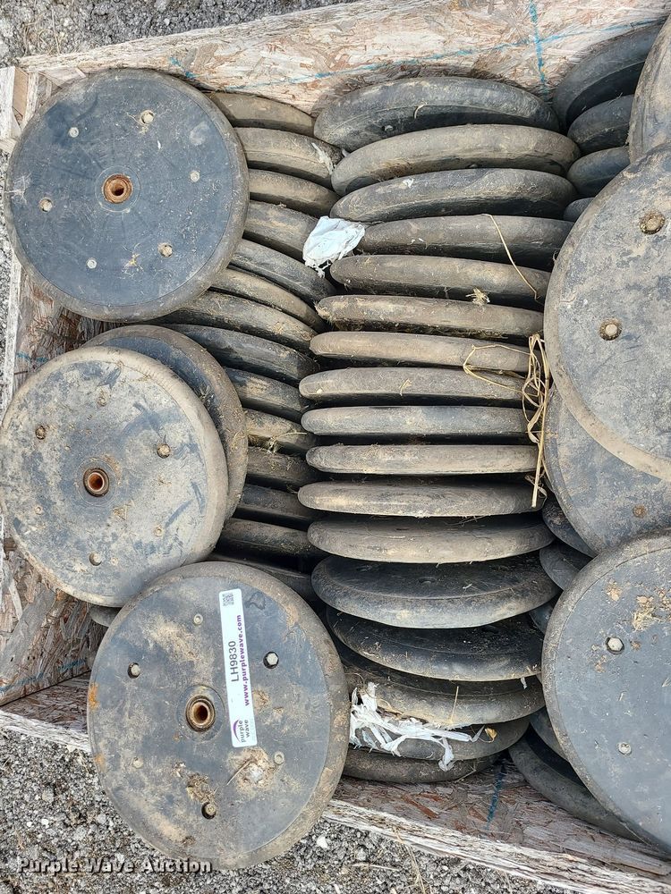 image for item LH9830 (60) Kinze closing wheels