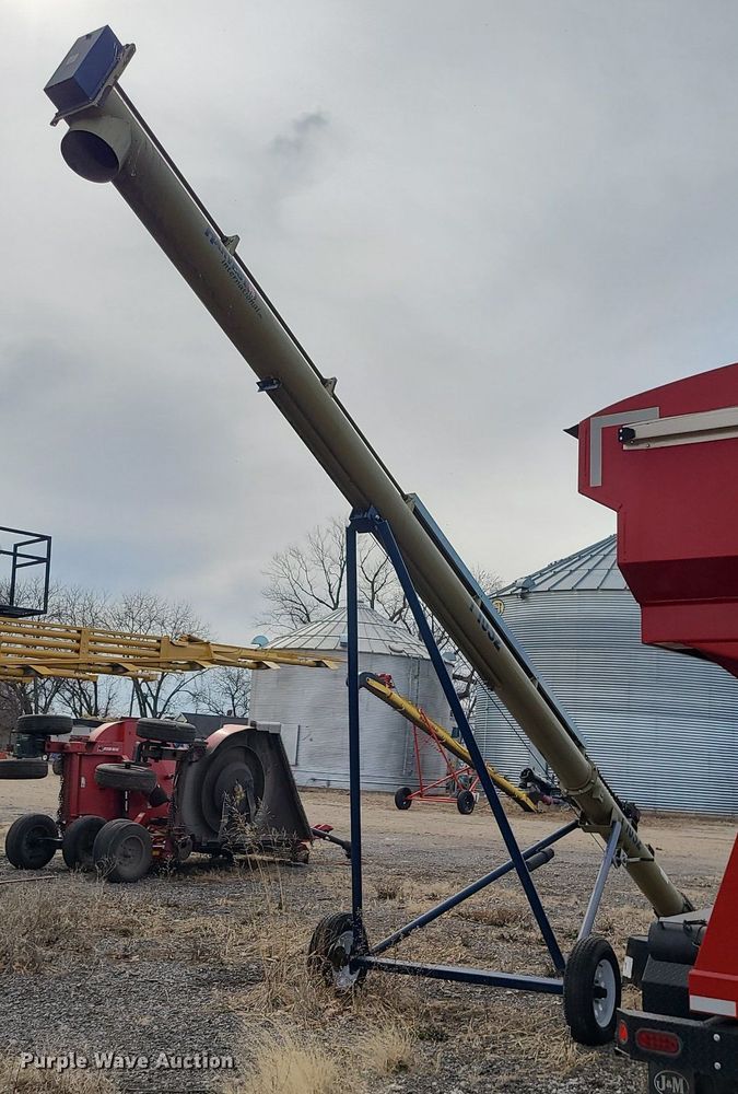 image for item LH9831 Harvest International T1032  auger