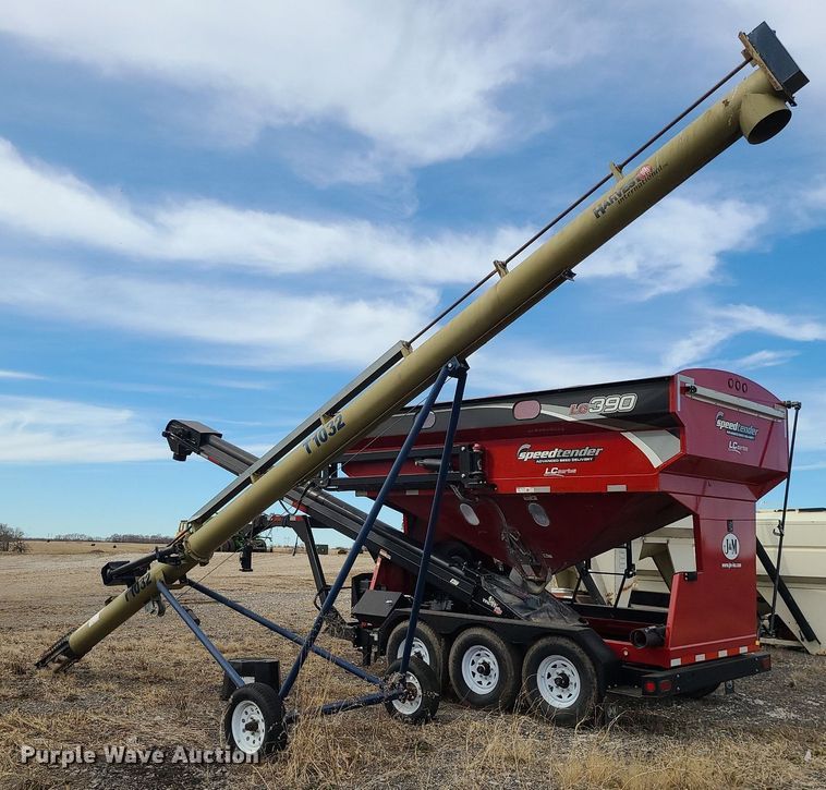 image for item LH9831 Harvest International T1032  auger