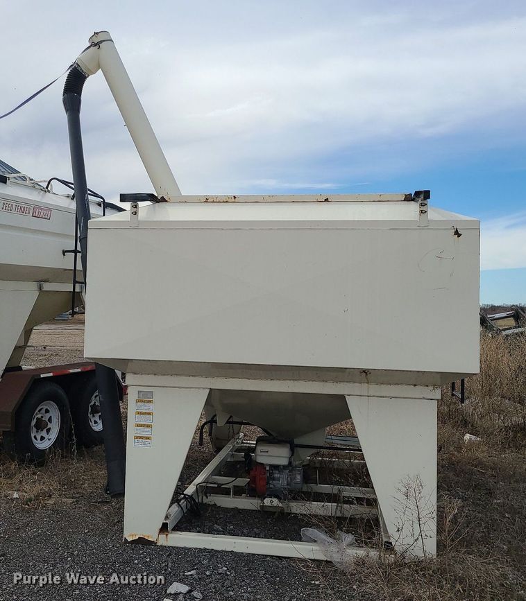 image for item LH9832 Friesen 330  seed tender