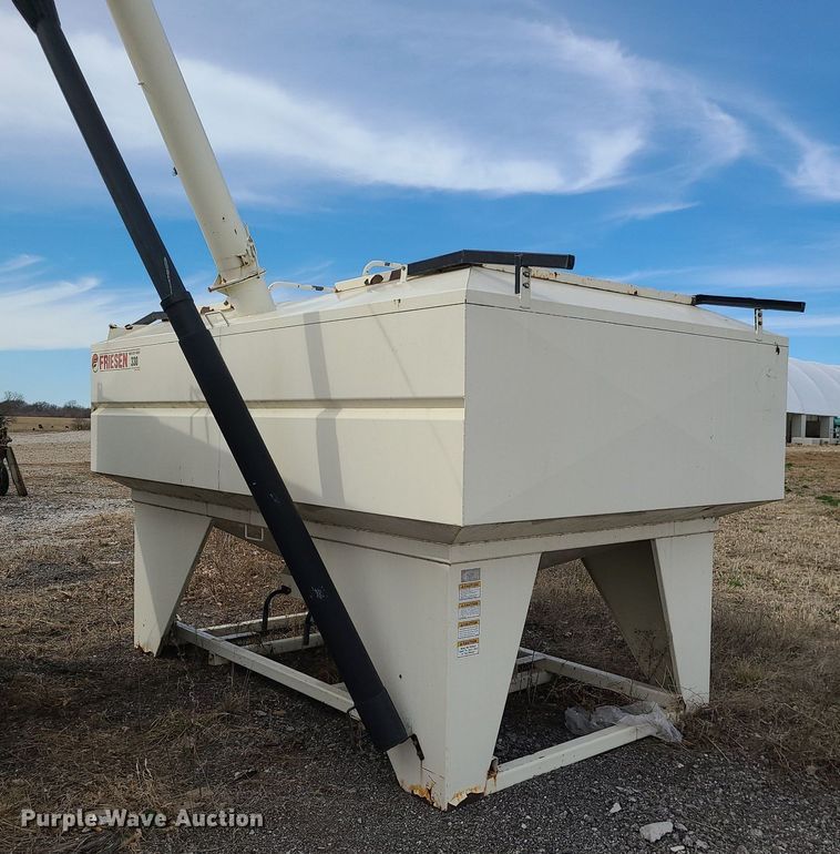 image for item LH9832 Friesen 330  seed tender
