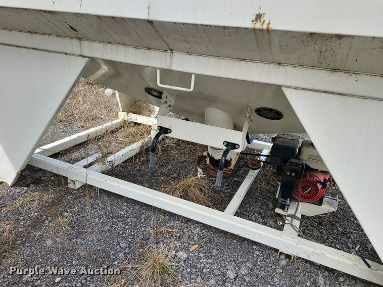 image for item LH9832 Friesen 330  seed tender