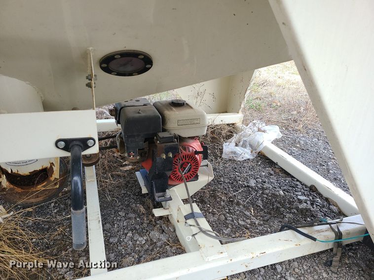 image for item LH9832 Friesen 330  seed tender