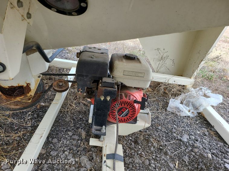 image for item LH9832 Friesen 330  seed tender