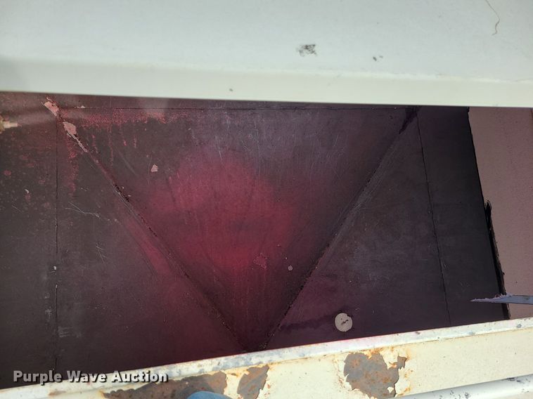 image for item LH9832 Friesen 330  seed tender