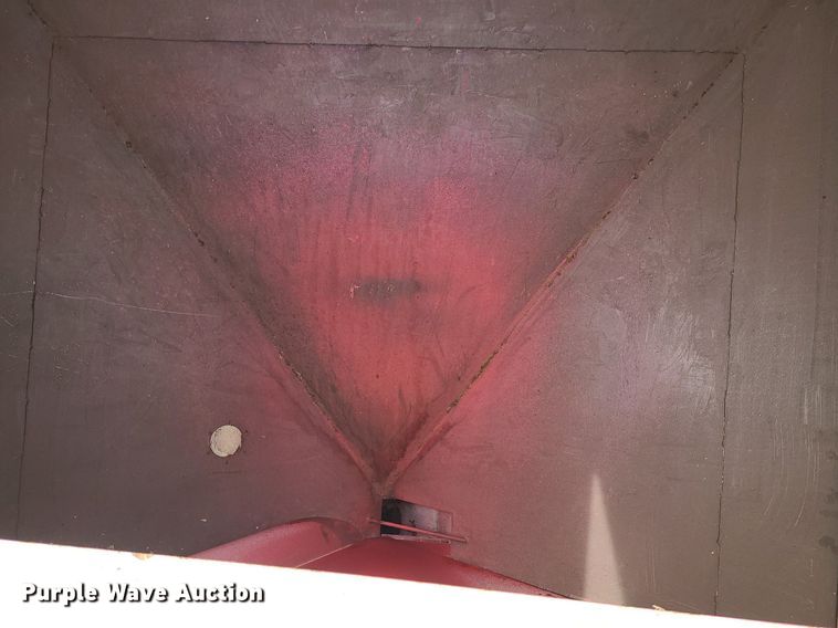 image for item LH9832 Friesen 330  seed tender