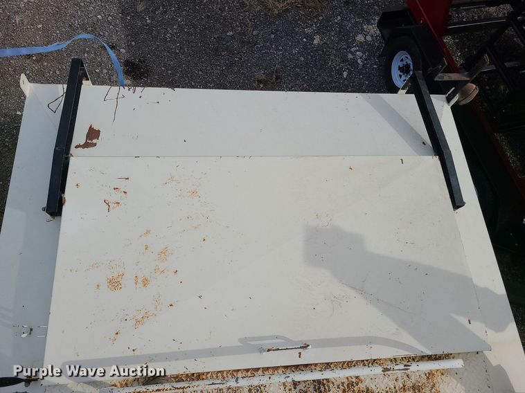 image for item LH9833 Friesen 107R220  tender box