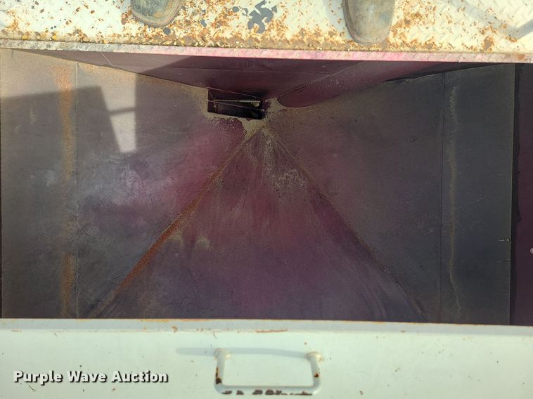 image for item LH9833 Friesen 107R220  tender box