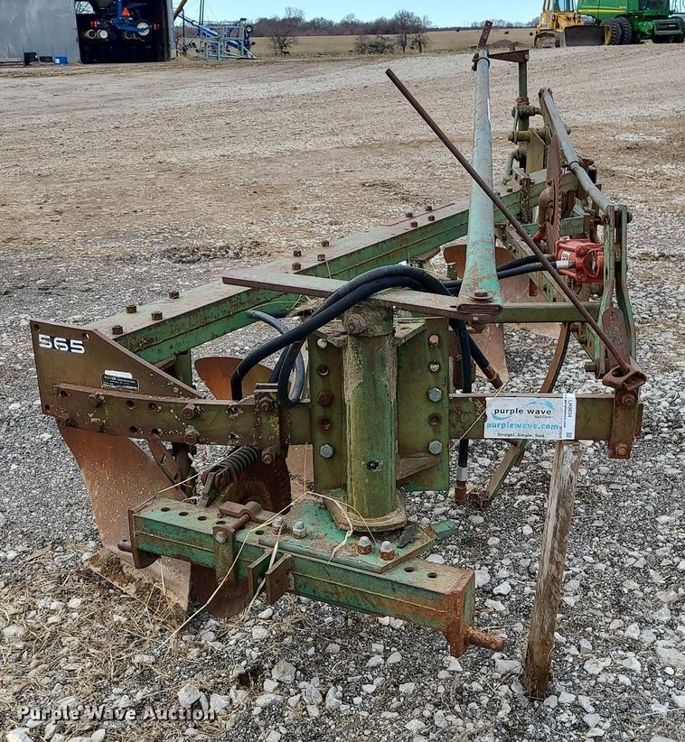 image for item LH9834 Oliver 565  one-way five bottom flow