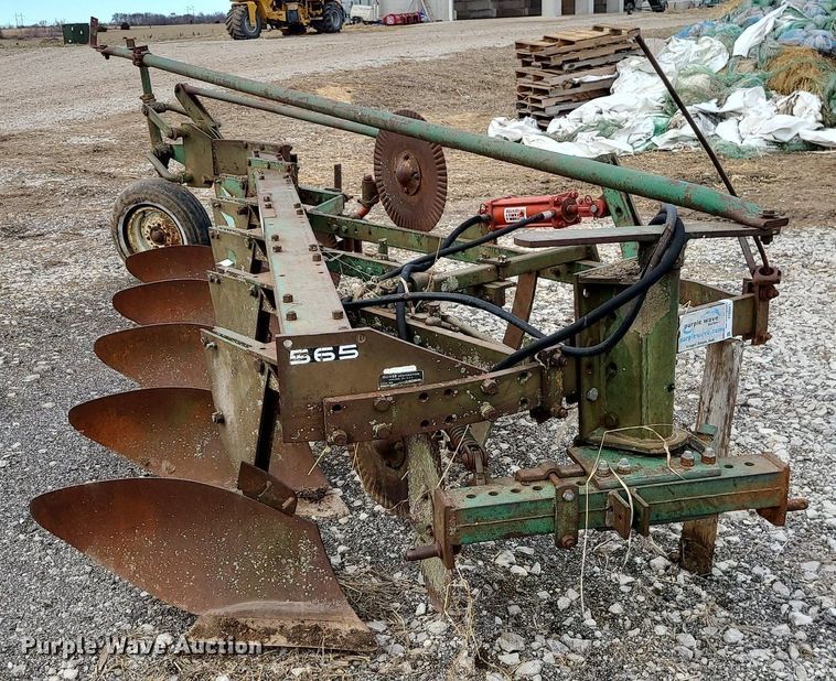 image for item LH9834 Oliver 565  one-way five bottom flow