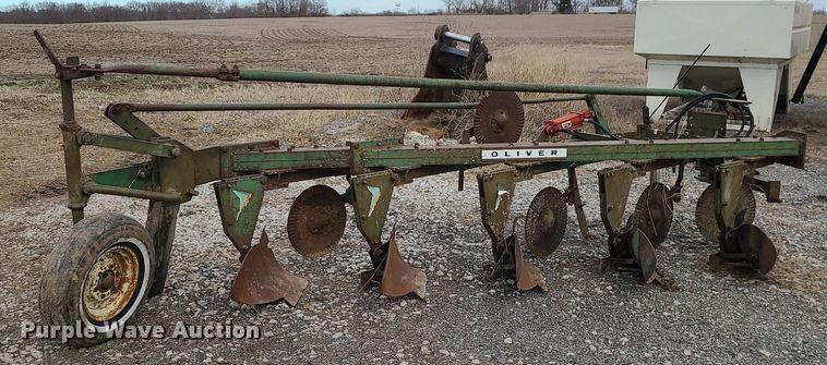 image for item LH9834 Oliver 565  one-way five bottom flow