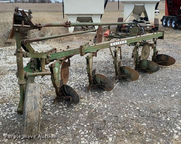 image for item LH9834 Oliver 565  one-way five bottom flow