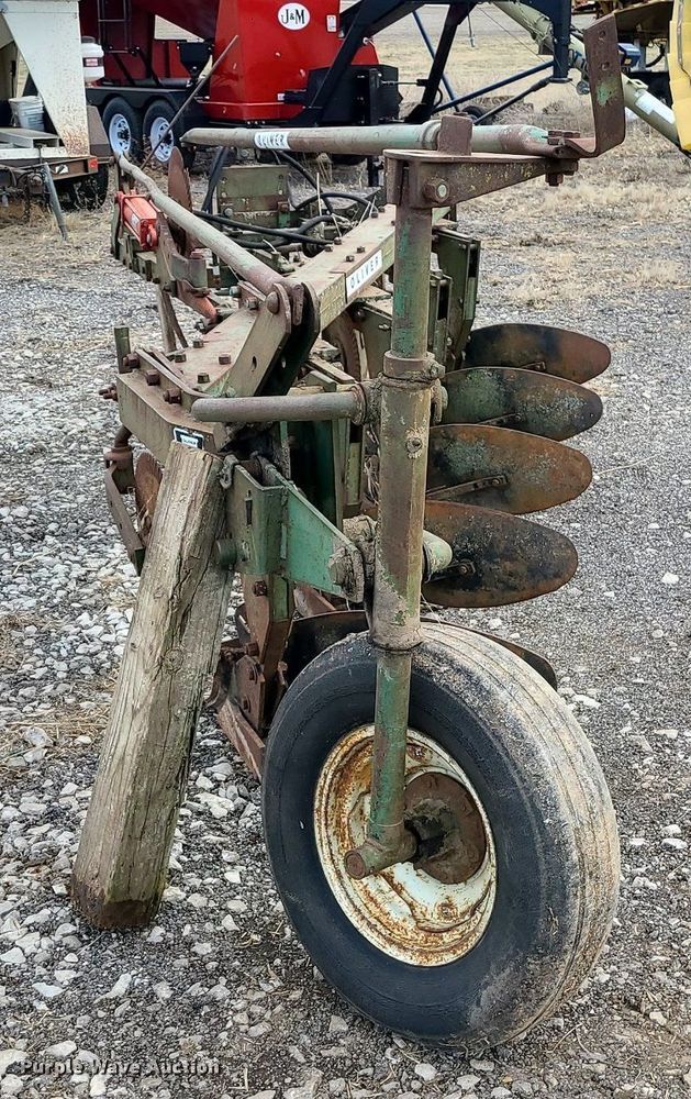 image for item LH9834 Oliver 565  one-way five bottom flow