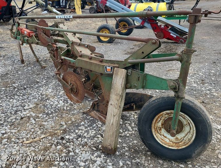 image for item LH9834 Oliver 565  one-way five bottom flow