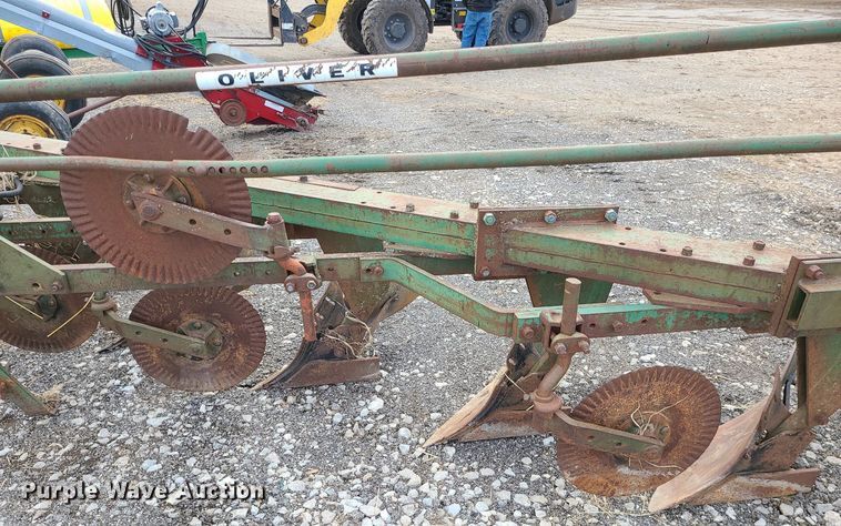 image for item LH9834 Oliver 565  one-way five bottom flow