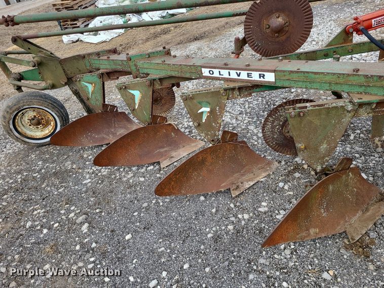 image for item LH9834 Oliver 565  one-way five bottom flow