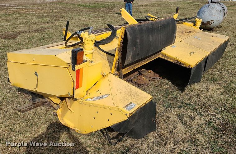 image for item LH9840 Discbine 750HD  forage head