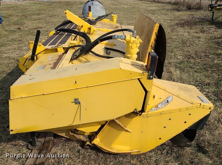 image for item LH9840 Discbine 750HD  forage head