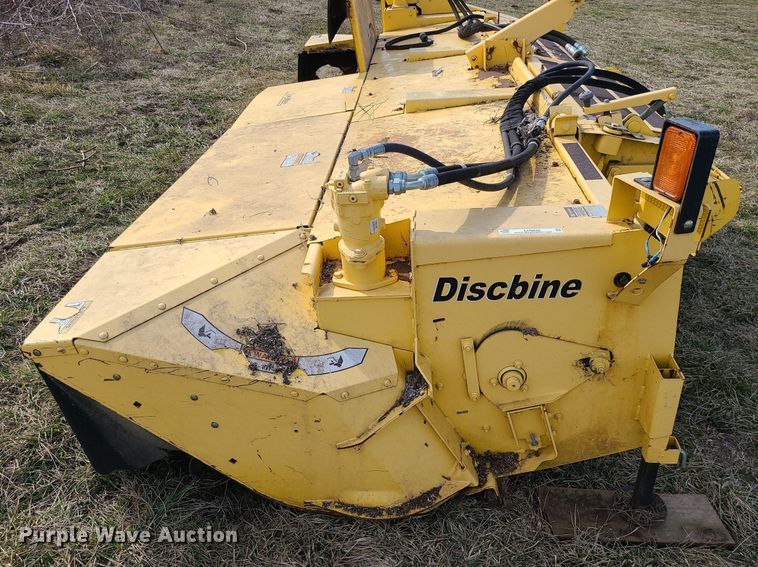 image for item LH9840 Discbine 750HD  forage head