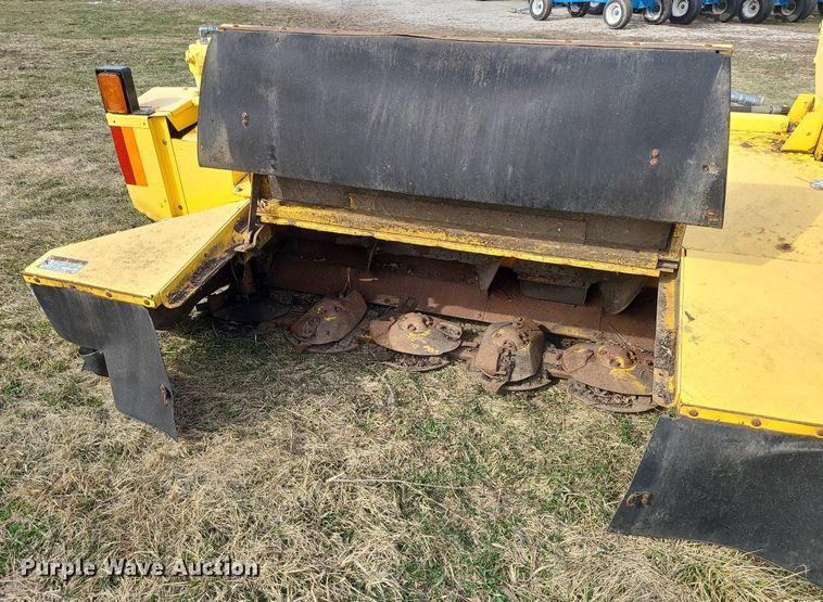 image for item LH9840 Discbine 750HD  forage head