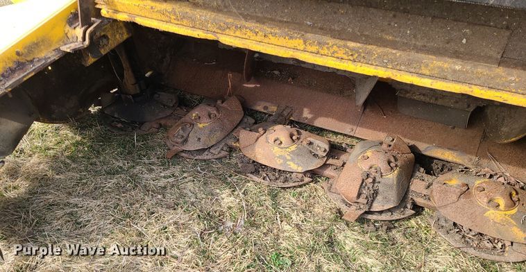 image for item LH9840 Discbine 750HD  forage head