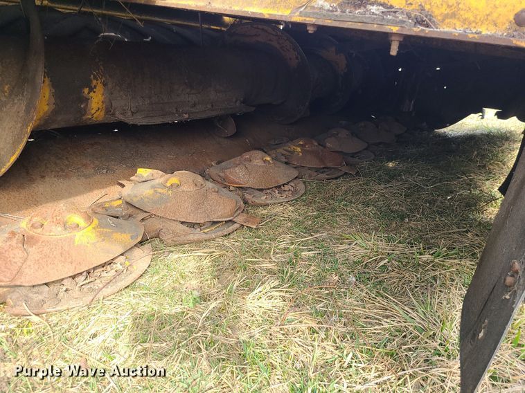 image for item LH9840 Discbine 750HD  forage head