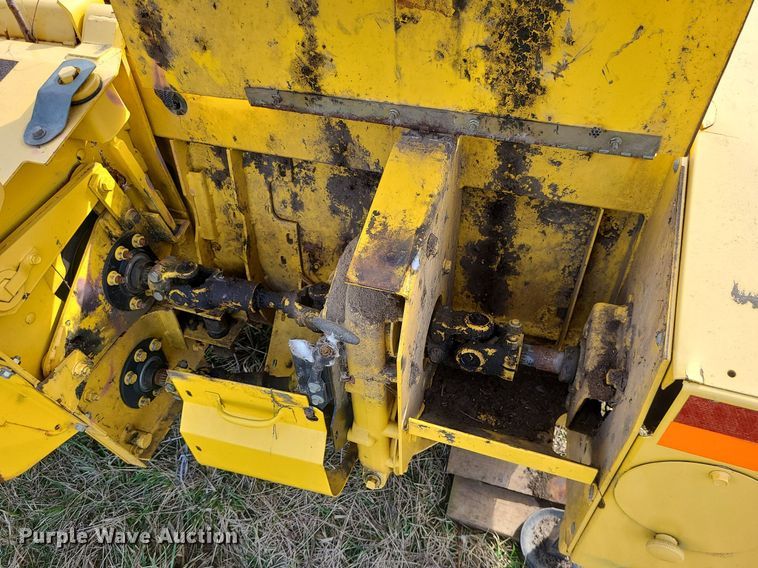 image for item LH9840 Discbine 750HD  forage head