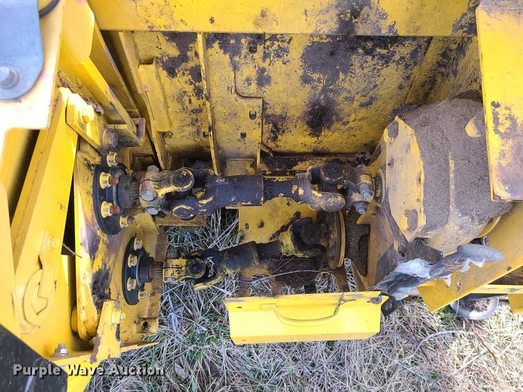 image for item LH9840 Discbine 750HD  forage head