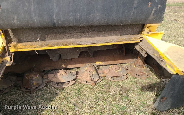 image for item LH9840 Discbine 750HD  forage head